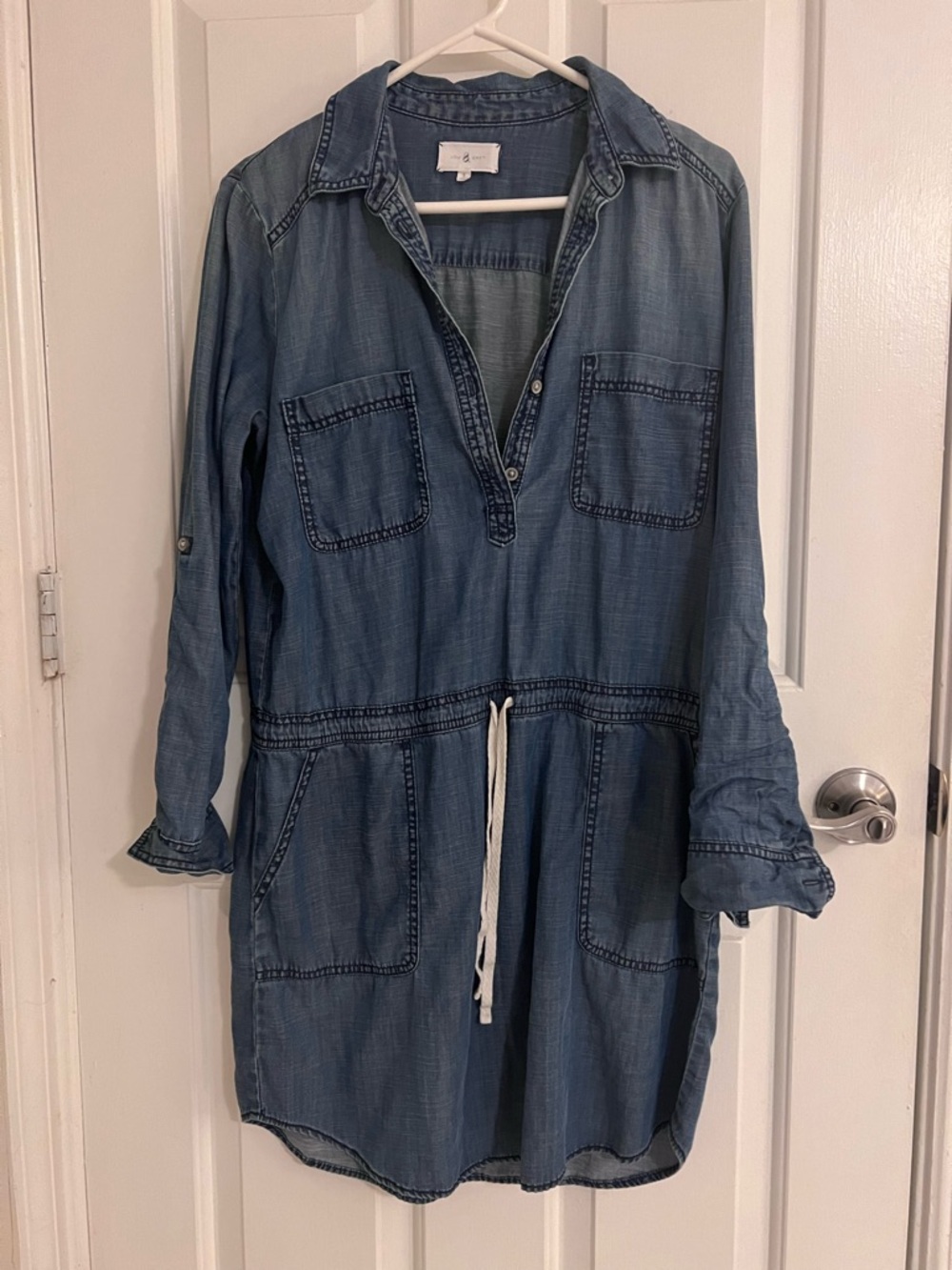 Lou & Grey denim-look indigo button-up shirt 2/4